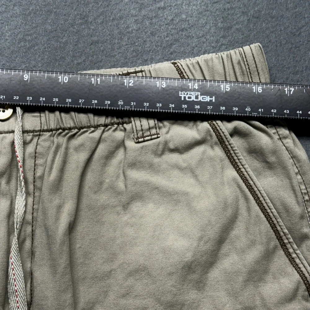 Tommy Bahama Relax Men Medium Khaki Cargo Shorts Elastic Waist Cotton Drawstring